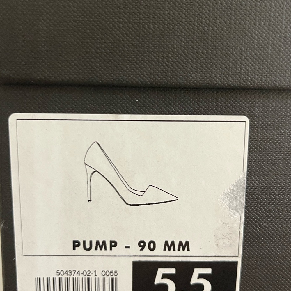 NIB Banana Republic Suede Pump size 5.5